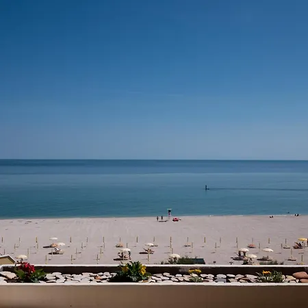 Casa Leonardo Le Piramidi סניגליה